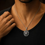 Pendentif Lion Bête Sanguinaire porté