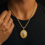 Pendentif Lion Chatoyant porté