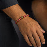 Bracelet Lion Howlite Rouge porté