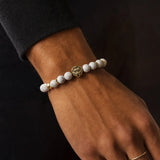 Bracelet Lion Howlite porté