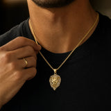 Pendentif Lion Crinière Zirconique porté