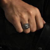 Bague Tête de Lion Crinière Argentée porté