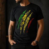 T-Shirt Lion Griffure Rasta porté