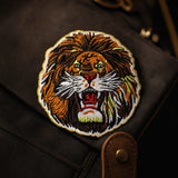Patch Lion Sauvage porté