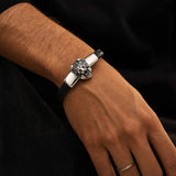 Bracelet Lion Homme porté